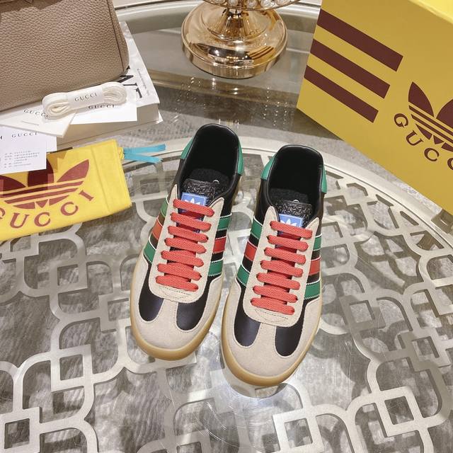 出厂 Gucci&Adidas 联名限量情侣款运动鞋 超好看的一款联名休闲运动鞋 色彩浓郁而大胆！给众人呈现了以往截然不同的魅力！将复古风和青春洋溢的运动风格碰