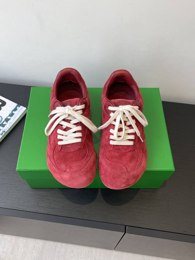 Bottega Veneta Bv Orbit Flash 复古休闲鞋 阿甘鞋 德训运动鞋 Sneaker科技尼龙和绒面打造，灵感来自复古球鞋 全新演绎经典运动