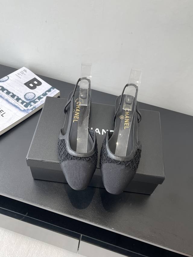 Chanel 香奈儿 25春夏新品粗跟单鞋 完全原版一比一复刻打造 版型超级正 最新时尚的设计 火遍全网的单鞋 上脚又酷又时髦 独特设计最为抢眼吸晴 上脚还很好
