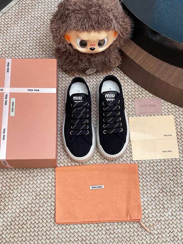 Miumiu 饼干厚底鞋整双鞋子采购Zp开发打造，全部定制材料，独家开模大底，细节全部对版出货，连包装也做到跟正品一样。码数:35-40 40订做不退换