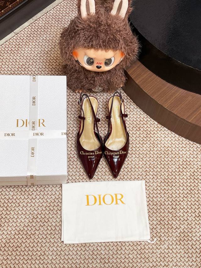 Dior 高跟鞋整双鞋子采购Zp开发打造，全部定制材料，独家开模大底，细节全部对版出货，连包装也做到跟正品一样。码数:35-40 40订做不退换