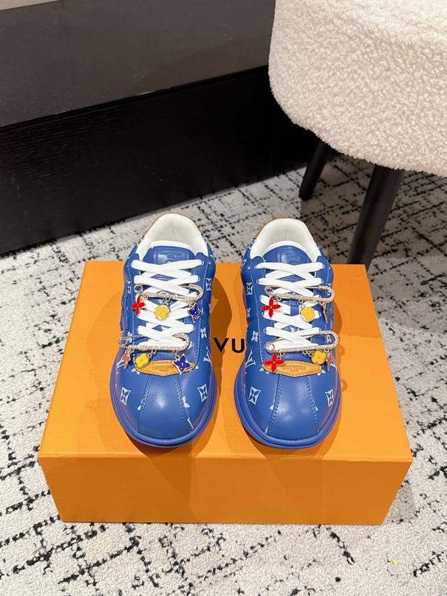 男+20 钻饰+60。#情侣款 Louis Vuitton 菲董 联名 25 Buttersoft系列 胖丁 厚底 休闲 运动鞋 阿甘鞋 原版购入开发 做货 L