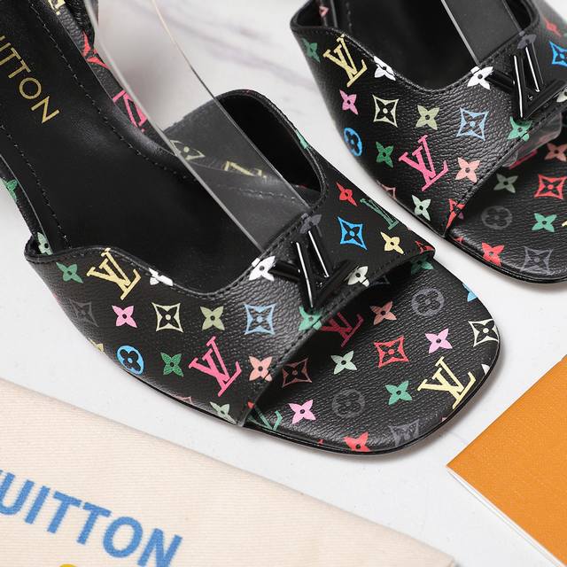 最高版本 Louis Vuiteeon Lv X Tm 路易威登爆款上市 最新L家春夏款专柜最新走秀凉鞋 官网系列同步更新 完美楦型+小V扣设计、再现经典、款式