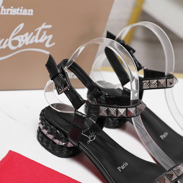 Christianlouboutin路铂廷 Cl红底鞋‖ 全球限量！来自拉斯维加斯的祝福灵感来自拉斯维加斯的炫彩霓虹 手工制作，精致工艺收藏级作品 绝对吸睛的存