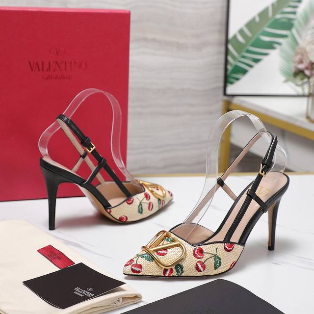 最高版本 尖头系列， Valentino 巴黎时装周 春夏秀场款 新款华伦天奴高跟鞋 Valentino华伦天奴源于意大利的时装品牌, ,融合意大利手工艺和现代