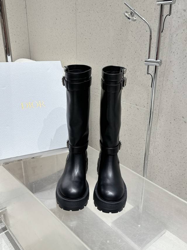 出厂 Dior 迪奥 秋冬新款骑士靴 长靴 1:1原版复刻 市面最高版本 鞋面采用小牛皮 拼接最新进口科技电绣棉布面 楦型百搭显瘦 造型立体饱满 时髦高端大气