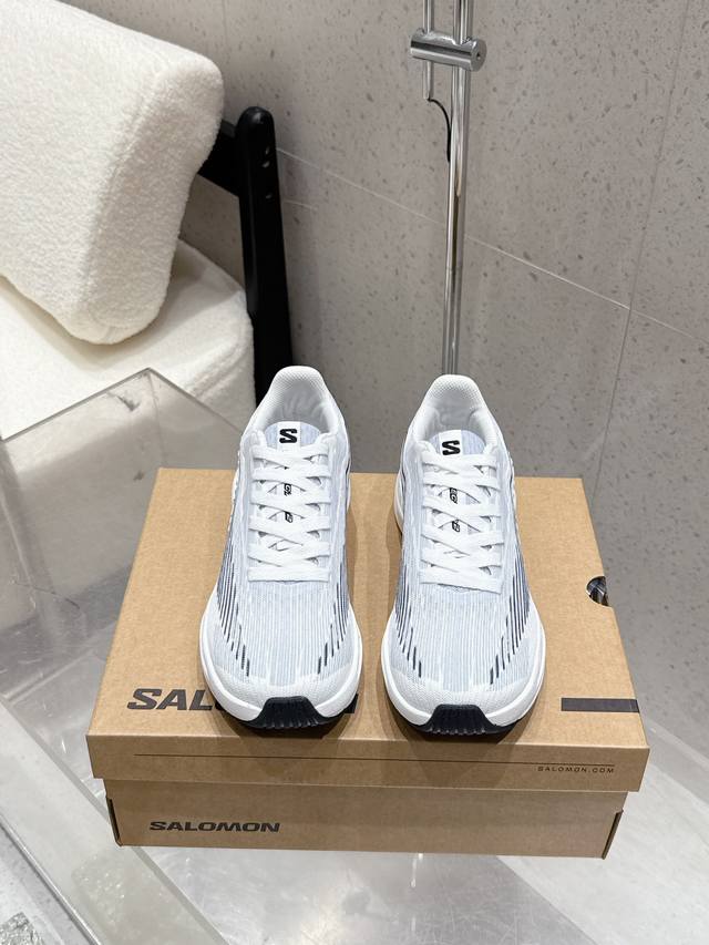 顶级版本 Mm6 X Salomon Spectur Maison Margiela与Salomon合作的2025春夏系列鞋款，以公路跑鞋Spectur 2为基