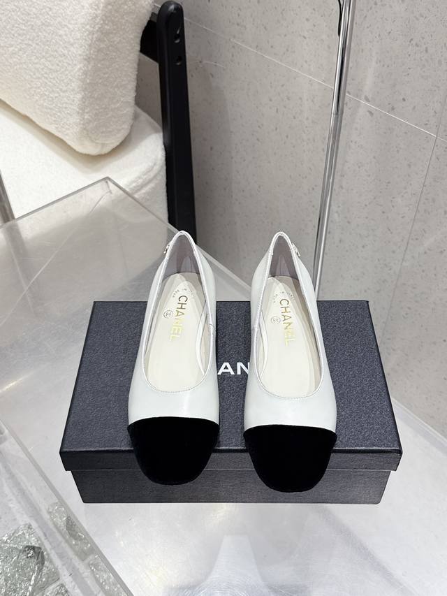 代购级 Chanel 香奈儿 25Ss 珍珠跟粗跟凉鞋高跟玛丽珍单鞋 自留款，真皮底，上脚美到爆，简简单单，夏天必须要有的小凉鞋 对版开发，随便暴走不磨脚，称霸
