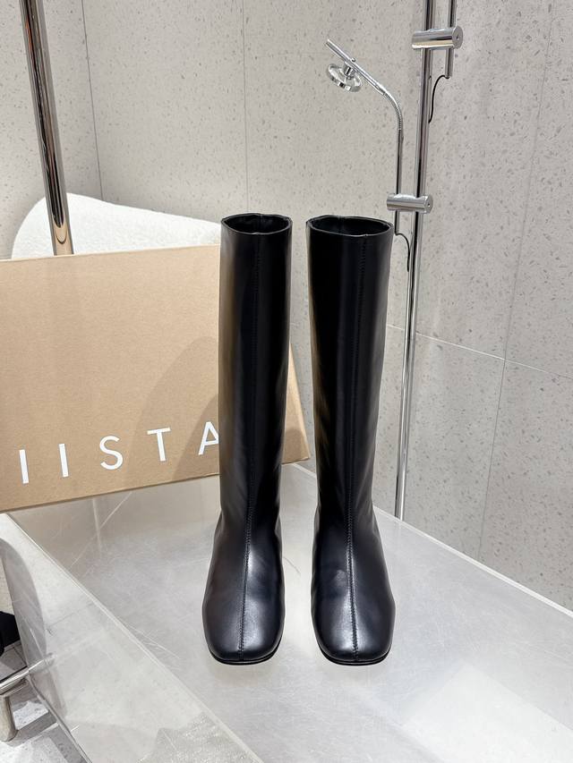 代购级 Miista 25Ss 秋冬新款 意大利 品牌 做旧机车靴 穿搭灵感双手奉上~ 小羊皮材质超软超舒适 越穿越有味道的一款精品 意大利真皮大底 原版一致工