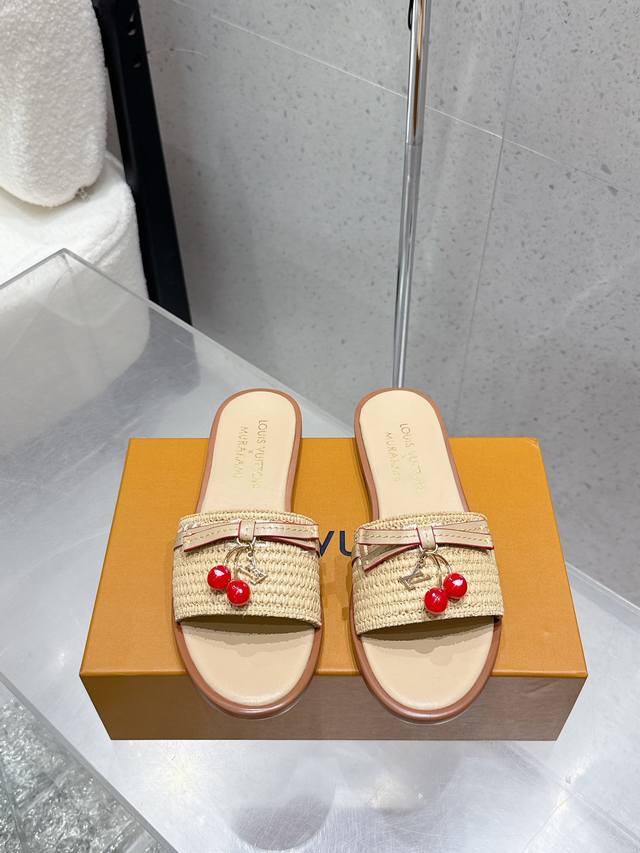 顶级版本 Louis Vuitton 25 Ss 路易威登最新款 平底拖鞋 本款莉莉凉拖出自路易威登×村上隆系列，Lv X Tm 9Am平底拖拥有瞩目线条，点明