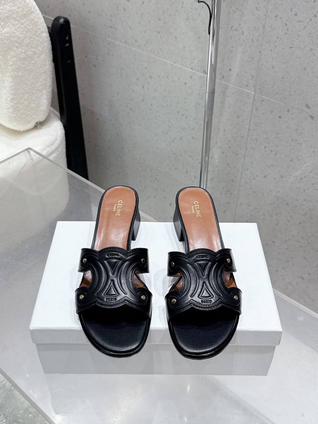 皮面 Celine 塞琳 2025Ss 春夏新款拖鞋 凯旋门英伦风平底微标拖鞋 简约大气时髦 耐看不过时 是时尚圈永不退潮的经典所在，复古的英伦风格，让你穿出不