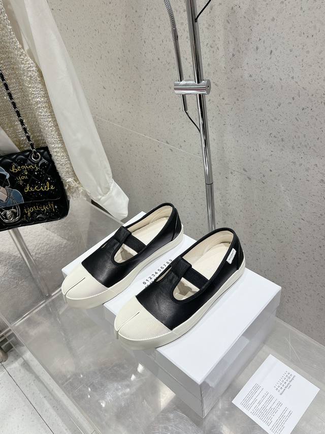 布面 皮面 涂鸦 Maisonmargiela马吉拉 分趾休闲鞋 不容错过的时尚单品 简单又有格调的美 跑量扛把子，分趾必入单品 时尚减龄神器 随性率真的感脚