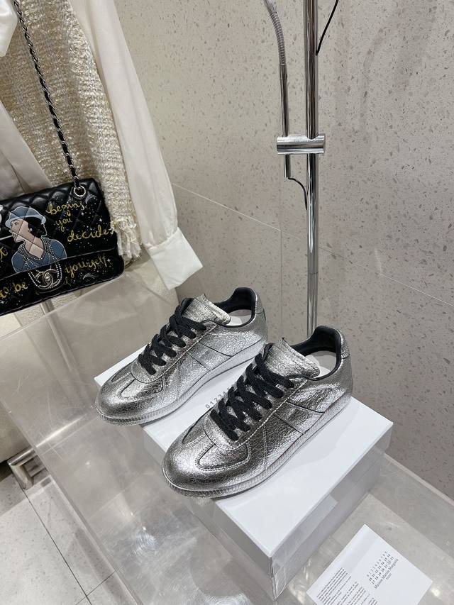 情侣款 Maisonmargiela Mm6 马吉拉 情侣款针织连袜漏孔德训鞋 休闲运动鞋 原版购入开发 做货 鬼才设计师品牌，一个轻奢品牌 这一款德国训练鞋延