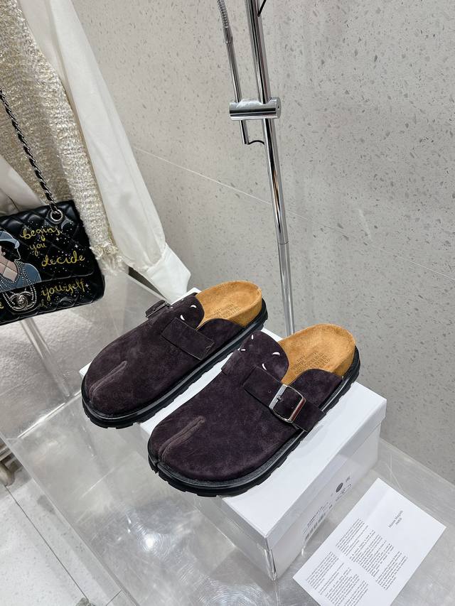 Maisonmargiela 马吉拉 Mm6 勃肯拖鞋 不容错过的时尚单品 简单又有格调的美 跑量扛把子，分趾必入单品 时尚减龄神器 随性率真的感脚简单高级的设