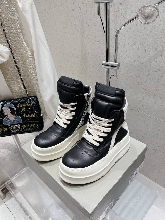 情侣款 皮面厚底款 Rick Owens欧文斯 24Ss 新款情侣款机车靴绑带短靴 原版购入开发 做货 掌握时尚的默契，采用全粒面小牛皮，散发出品质与独特设计的