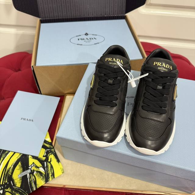 莞产 * 厚底Sneakers三角标经典元素，增高神器，时尚是轮回好穿又好搭 ，时尚博主首选厚底小白鞋时髦单品 质感和时尚感同时体现 Downtown Bold