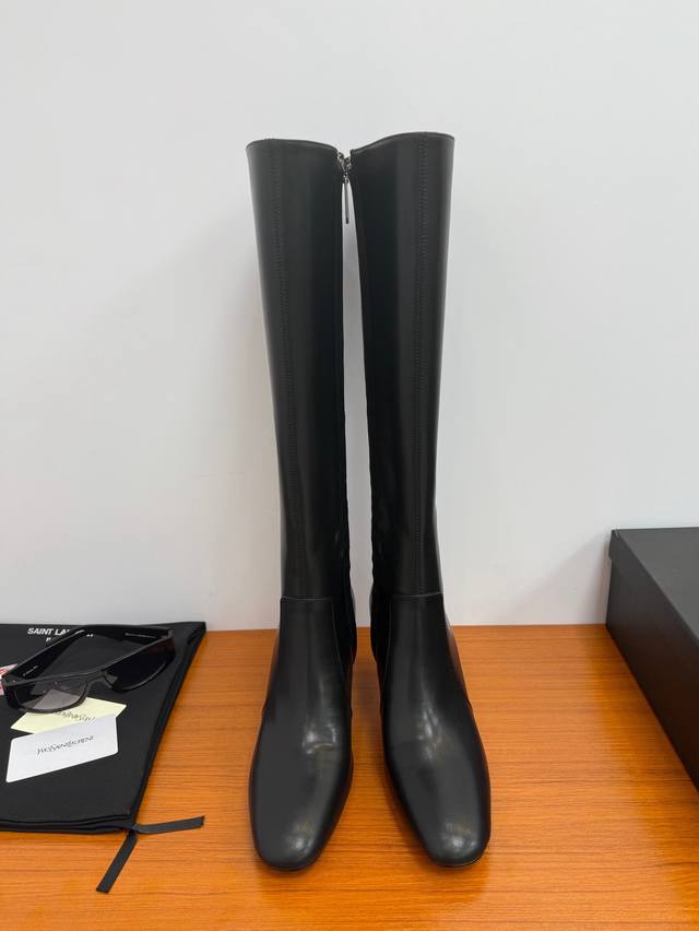 顶级品质 Saintlaurent Fw25 New Arrival～ Ysl圣罗兰2025秋冬新品侧拉链高跟长靴 气质款全皮版 小圆头搭配细跟+侧拉链设计 简