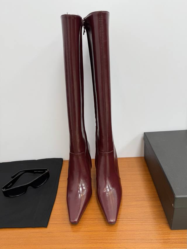 顶级品质 Saint Laurent Fw25 New Arrival～ Ysl圣罗兰2025秋冬新款侧拉高跟裸靴 整个鞋非常的简约大气～小圆头更加的精致时髦可