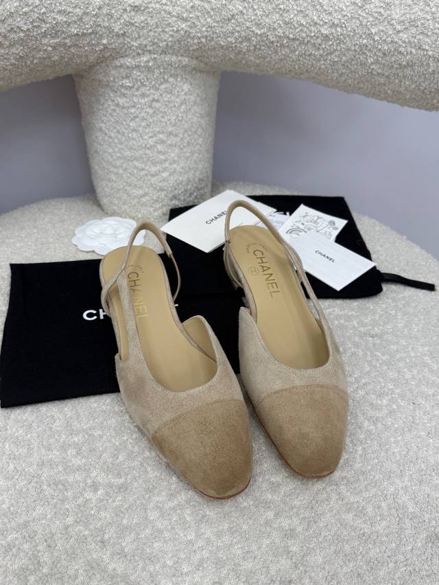 顶级品质 Chanel 经典芭蕾舞鞋｜升级版本 小香最新升级版本从材质到细节以及楦型线条都己经调改与优化，25版线条感更加的优美秀气 显瘦修饰脚型，更加的好穿贴