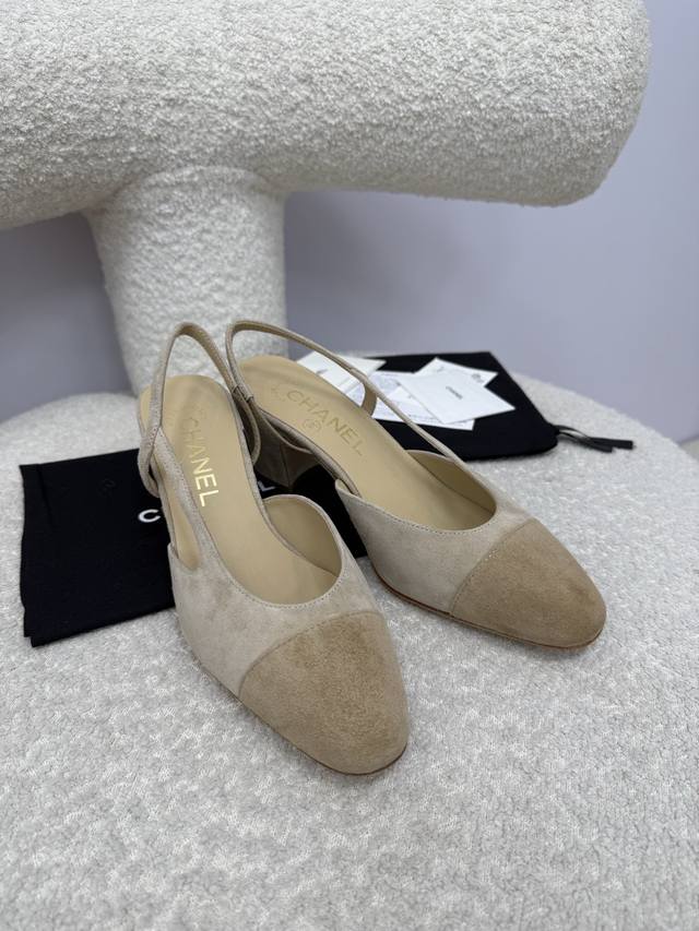 顶级品质 Chanel 经典芭蕾舞鞋｜升级版本 小香最新升级版本从材质到细节以及楦型线条都己经调改与优化，25版线条感更加的优美秀气 显瘦修饰脚型，更加的好穿贴