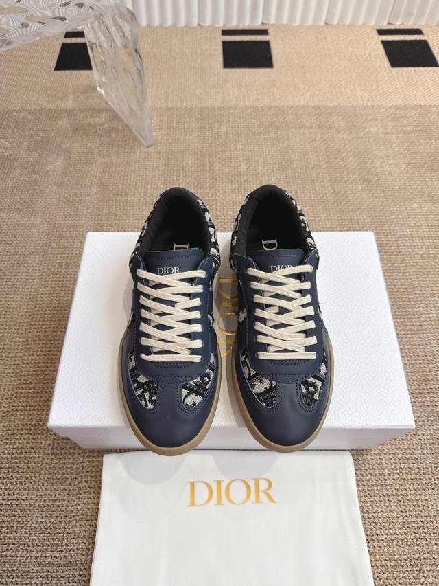 Dior 迪奥B01 Matchpoint 运动鞋德训鞋 这款 B01 Matchpoint 运动鞋是二零二五秋季系列新品，标志着 Dior 经典款式的回归，以