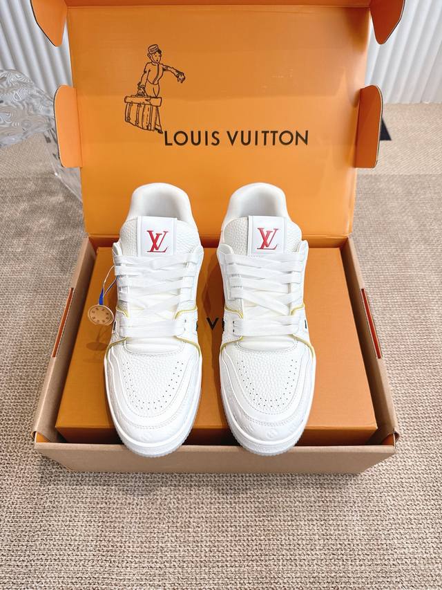 Louis Vuiton 路易威登 Tarine邮轮限定款 Lvx Tyler 合作系列推出 Trainer ，延续 Virgil Abloh 基于复古篮创作的