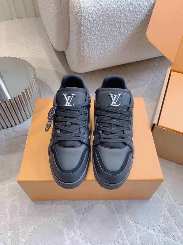 男女同款 Louis Vuitto*联名Nigo Trainer系列 限定款 鞋跟后面的人物简笔画增添趣味 男女同款 原版购入1:1复刻 细节对版Zp 随意进出