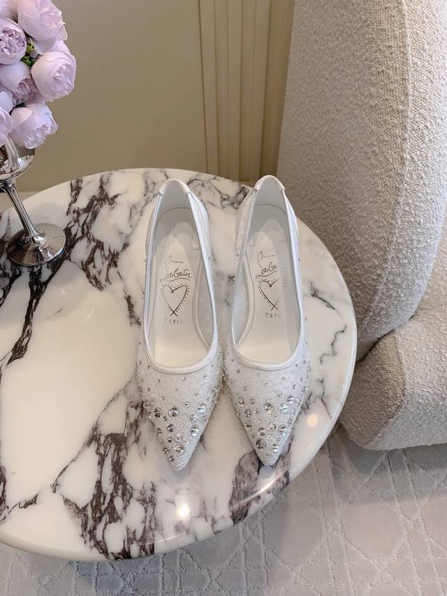 凉鞋 单鞋 Christian Loubouti* 新款水钻红底高跟鞋婚鞋 纯手工缝制超闪水钻 超级重工 闪耀夺目 富贵迷人 交织出童话般的梦境 鞋面高密度网纱