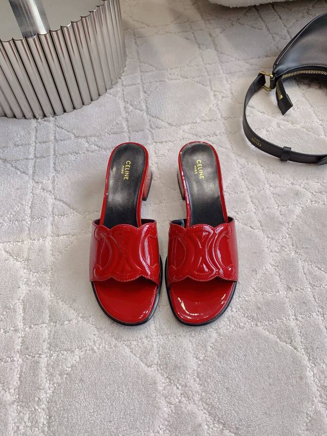 Celin*新款粗跟凉拖鞋 经典Logo搭扣装饰简约耐看 Zp购入1:1打造 经典百搭款 鞋面原版小牛皮 内里垫脚羊皮 意大利真皮大底 跟高3.5Cm 尺码35