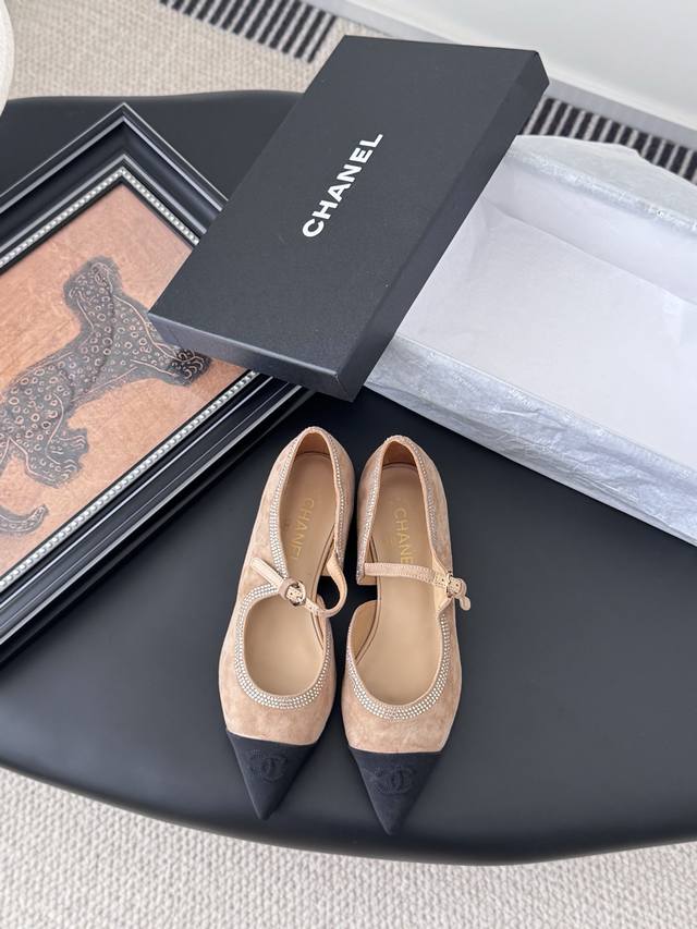 Chanel 25C新款尖头单鞋 绝美玛丽珍系列很难不爱 鞋面麂皮 内里羊皮 真皮大底 原版开模五金 Size:35-39 其他码数定做