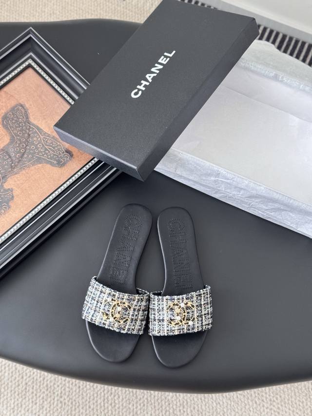 Chanel 25K新款菱格拖鞋 春夏新款，高版本高品质。 鞋面妮布 牛皮 垫脚羊皮，真皮大底！ Size:35-39 其他码数定做