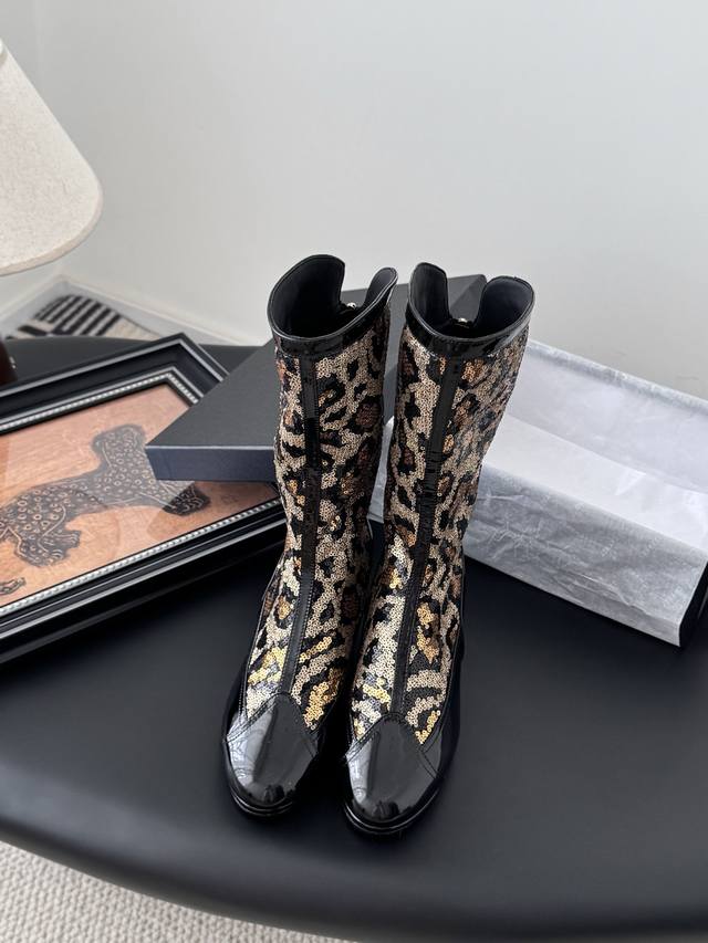 Chanel 25A高级手工坊系列短靴 新款抢先发售 今年秋冬必爆单品 原版开发 私模五金 真皮大底 鞋面牛皮 麂皮 内里羊皮 Size:35-39 其他码数定