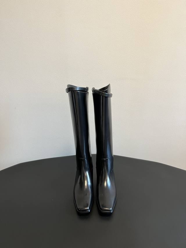 独家重磅 Toteme Aw秋冬百搭方头骑士靴 太完美了，网红潮品，阿水上脚。正品购入打版开发,版型绝美，不挑任何腿型。 绝对是今年最最最佳之作 一定要Get到
