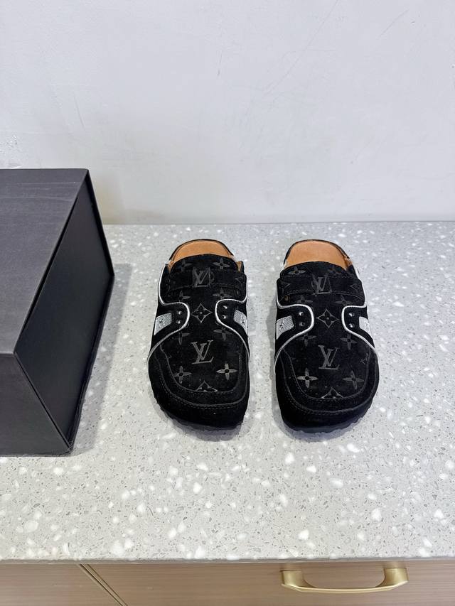 Birkenstock 联名 Lv 25Ss春夏新款 博肯 休闲 半拖 人体工程学设计符合脚形的脚床，软木材质穿着超级轻便舒适，楦形线条优美，做工精致，长时间穿