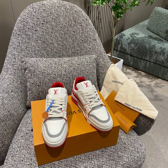 L.V Trainer 经典系列 推出新色 情侣款 各路明星同款 每个色都值得收藏 玩转色彩.乐斗皮面拼色.经典老花.时尚胶面 炫酷满钻款 原版定制 高版本 最