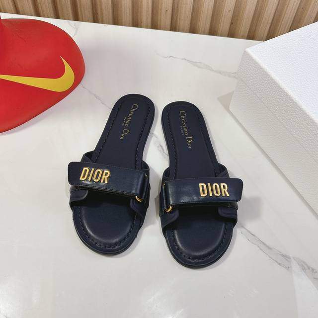 官网2025新款Size：36-41 Dio Dioract系列沙滩鞋 魔术贴凉拖鞋 原版1:1开模高难度工艺:鞋底鞋面连体设计，比原版更舒适 原版开模等比例1