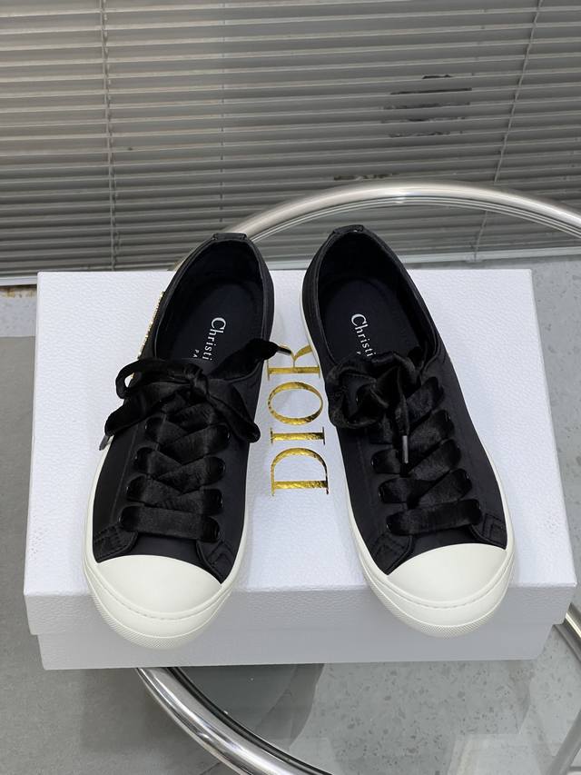 Dior｜迪奥2025Ss新品时尚球鞋 德训鞋 运动鞋 专柜一鞋难求 超多网红明星种草 上脚炒鸡百搭、太古汇正品购入开发 高端定制 鞋面材料：真丝面料 羊筋面