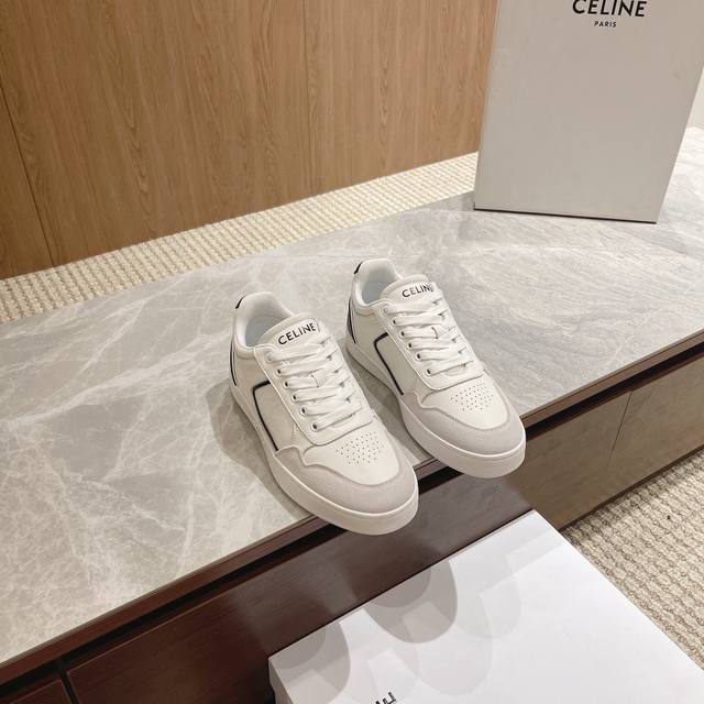 代购版本 男10 Celine 赛琳 春夏款新色拼皮凯旋门Logo小白鞋！ 强烈推荐 简单 舒服 干净的一款板鞋！ 鞋面采用进口丝绸牛皮！超有质感！ 内里垫脚原