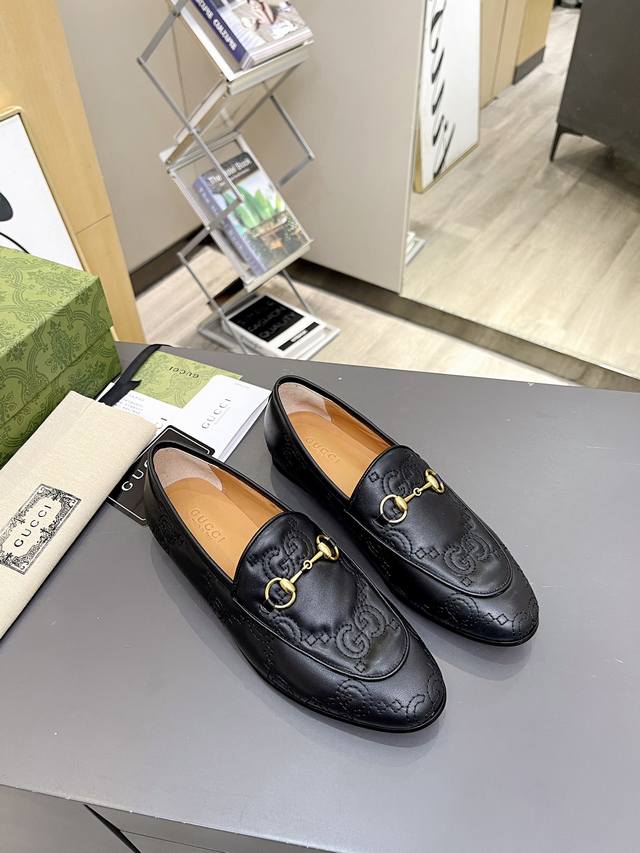 出厂价Pp皮底 Gucci 古奇 鞋面材质 光面单鞋， ，内里垫脚全羊皮，系列拖鞋已成为Gucci系列的主打单品，别出心裁而充满摩登气息，配饰是对马衔扣乐福鞋的
