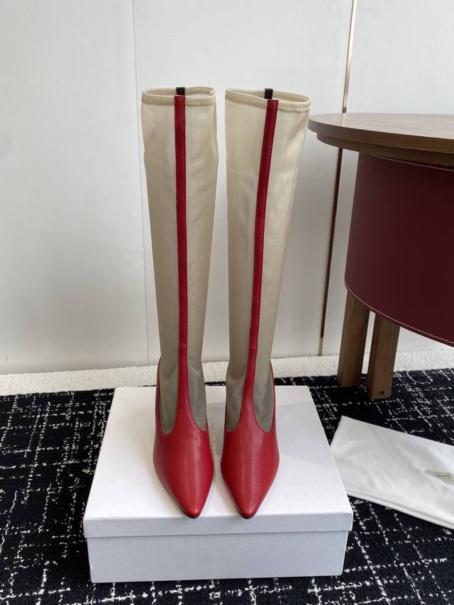 代购级短靴 高靴 The Row 2025极简奢华再一次精准落地 这双 Mesh Knee-High Boots 延续品牌一贯的克制与高定精神，以精致网眼面料打