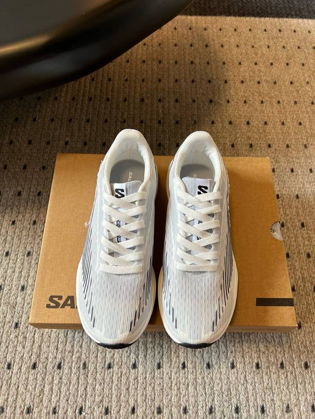 Salomo*25Ss新款多色跑鞋运动鞋 Salomon 的产品以卓越的品质和独特的设计著称，注重产品的功能性和耐用性，同时兼顾时尚感。 软＋轻颜色适合春天跑后