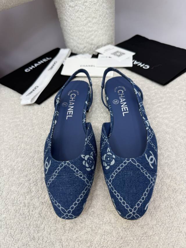 顶级品质 Chanel 经典芭蕾舞鞋｜25A升级版本 小香最新升级版本从材质到细节以及楦型线条都己经调改与优化，25版线条感更加的优美秀气 显瘦修饰脚型，更加的