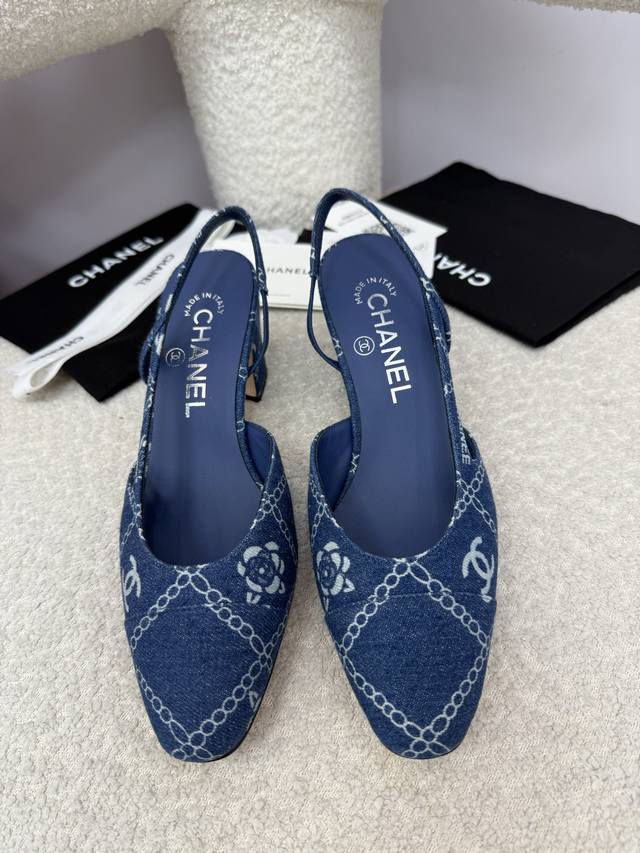 顶级品质 Chanel 经典芭蕾舞鞋｜25A升级版本 小香最新升级版本从材质到细节以及楦型线条都己经调改与优化，25版线条感更加的优美秀气 显瘦修饰脚型，更加的