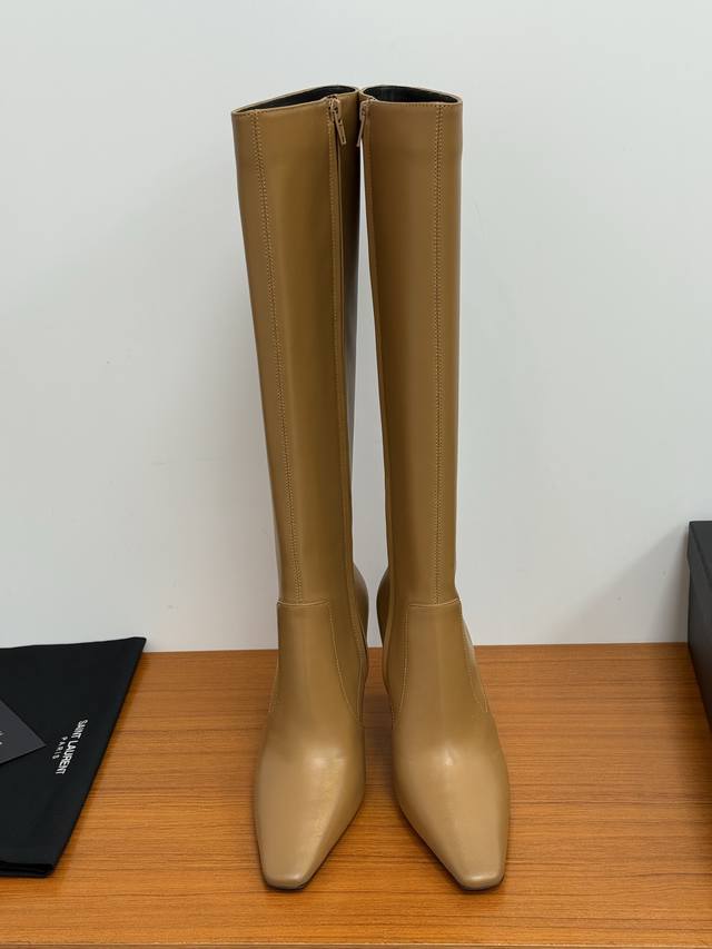 顶级精品 Saint Laurent Fw25 New Arrival～ Ysl圣罗兰2025秋冬新款 侧拉高跟长靴 整个鞋非常的简约大气～小方头更加的精致时髦
