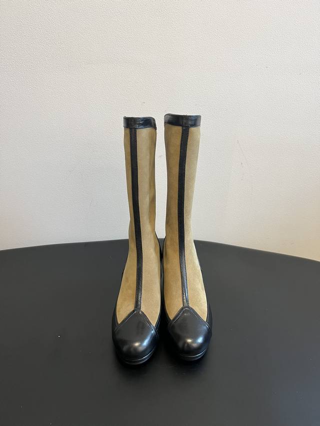 顶级品质 Chane* 小香25Ss 新品爆款圆头带根马丁靴 超级好穿又百搭的款式市面最高版 简约款更多的心思会花在面料和鞋型上要做到秀气有线条感同时又兼具包腿