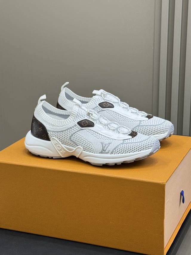 顶级品质 Lv 25新款网面运动鞋 搭载25款运动鞋底，细节丰富，时髦运动鞋感在线Ing，脚感轻盈舒适！ 情侣款35-45
