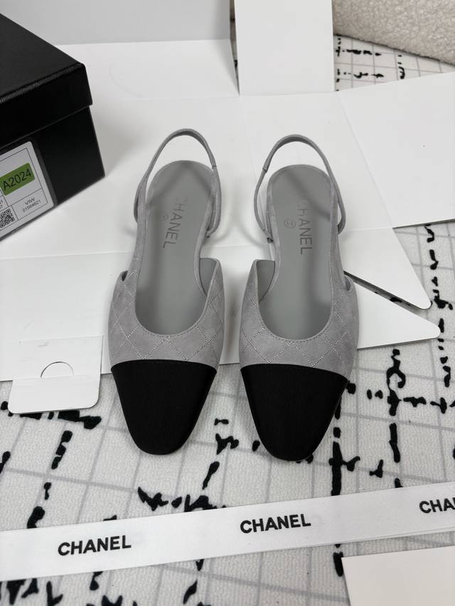 顶级品质 Chanel小香经典系列Ss25玛丽珍新品 * 香奈儿烫钻后空Sling-Back凉鞋 Sling-Back于1957年问世,之后Two-Tone 设
