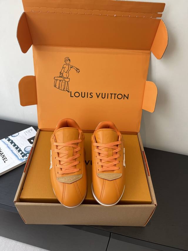 女款 男款 Louis Vuiton 路易威登 菲董联名 走秀款 胖丁 厚底 休闲 运动鞋 阿甘鞋 此次系列包括从简约风格的运动鞋到引人注目的跑鞋 Lv 以其标
