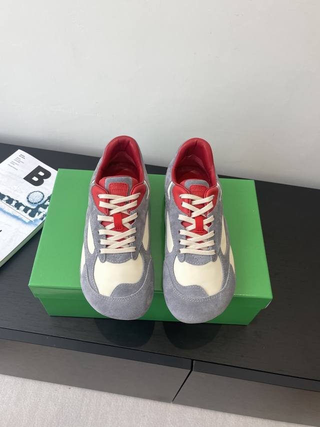 女款 男款 Bottega Veneta Bv Orbit Flash 复古休闲鞋 阿甘鞋 德训运动鞋 Sneaker科技尼龙和绒面打造，灵感来自复古球鞋 全新