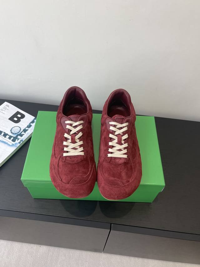 女款 男款 Bottega Veneta Bv Orbit Flash 复古休闲鞋 阿甘鞋 德训运动鞋 Sneaker科技尼龙和绒面打造，灵感来自复古球鞋 全新